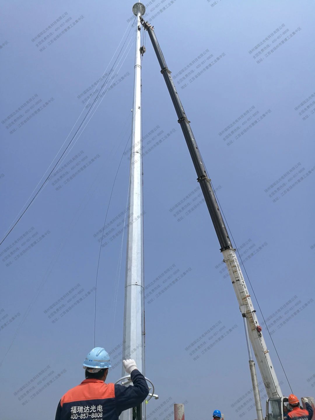 上海某港口65套35米高雙升降系統高桿燈安裝現場